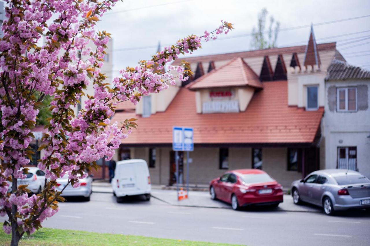 Piligrim 2 Hotel Nikolayev Bagian luar foto